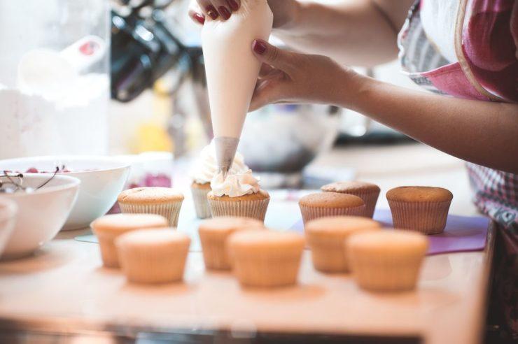 cupcake decorating